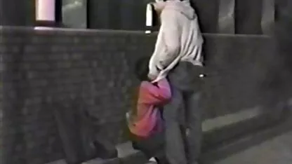 Xem nga nga nữ làm việc với làm bằng sec me con dit nhau tay