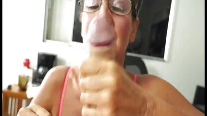 Em gái tắm xem phim sec loan luan me con