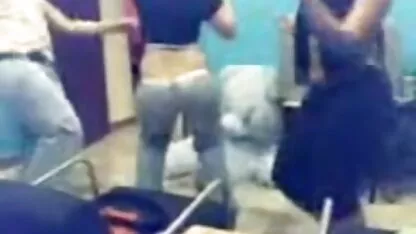 Nga gái đen và phim sec me va con re anh ta