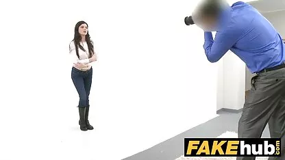 Một phụ nữ xinh đẹp đầy đủ của những người đã đi phim sec tinh me con đến bạn bè của mình trong cửa hàng