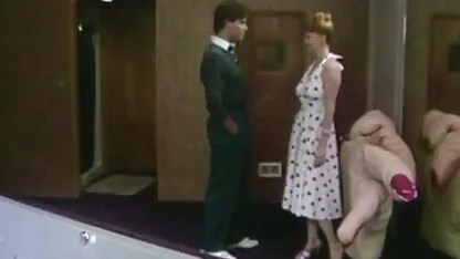 Cô đã lừa dối một me ke sec người đàn ông liên quan