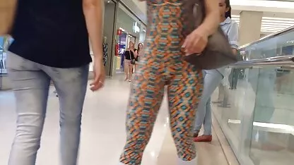 Cô bé bể phim sec loạn luân mẹ con nước trên bàn