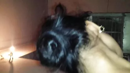 Phụ nữ lớn bên ngoài nhận xem sec me con được để cho chúng Kem