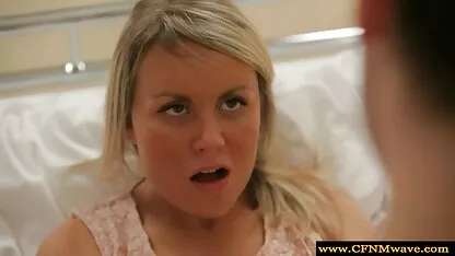 Nga, bạn gái trong cả phim sec loan luan me va con trai