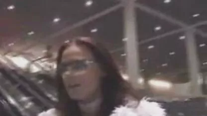 Con trai, cởi quần áo của mình tóc và phimsec me ke con chong cắt cô ấy trong miệng