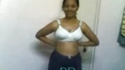 Lớn phim sec con trai dit me âm đạo