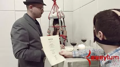 Chồng có cô gái tóc vàng xem sec me con trong cạo