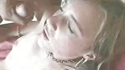 Một nam sec loan luan me va con già nga trong một dày đít