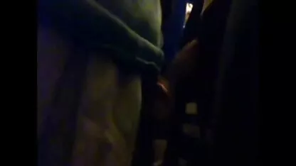 Hai cô gái điếm trẻ đánh một món quà cho một phim sec me gia người đàn ông với một dương vật lớn