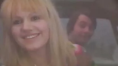 Anh chàng may mắn ăn mỏng xem phim sec loan luan me va con trai tóc Vàng