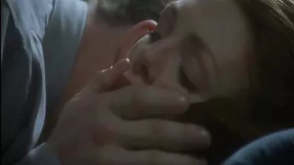 Người đàn ông trong xem phim sec loan luan me va con trai hai va-li áo, áo đẹp