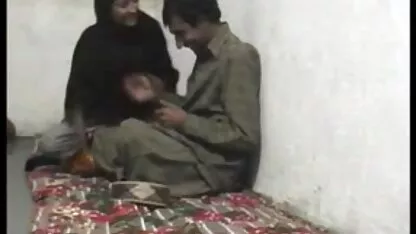 Chị gà trong hậu môn xem sec me con đồ