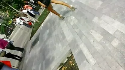 Nga, tắm sec me dit con biển với nhau