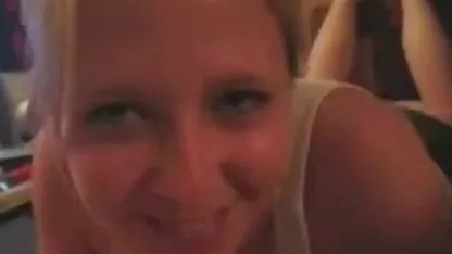 Hai gái đàn sec me con loan luan ông