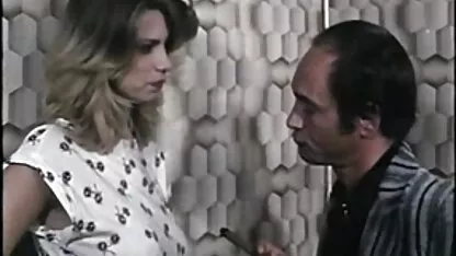 Biên giới nga phim sec me dit con trai Gà gần như đá bạn gái của mình