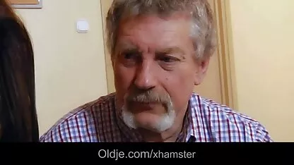 Hình phim sec loan luon me va con trai xăm cô gái