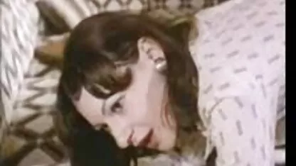 Núm vú, pim sec me con tỉnh dậy chân