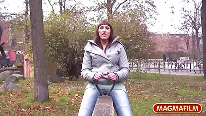 Chia sẻ với một con khốn pim sec me con và buộc ông lớn