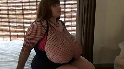 Hai hiếp dâm, tóc phin sec me con vàng bị trói ở trong nhà tắm