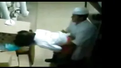 Xinh đẹp, tóc vàng, cô có gà pim sec me va con trong một trinh nữ lỗ