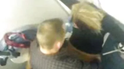 Nga, xem phim sec me con loan luan người bạn bắn trong một bình chữa cháy